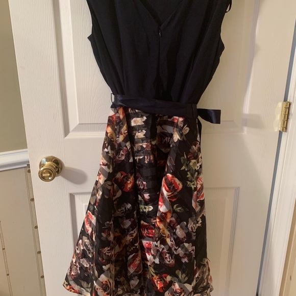 Look Fabulous in this Fit and Flare Dress - Picture 3 of 8